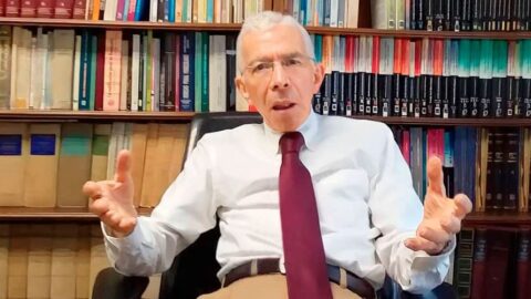El penalista Alberto Arteaga Sánchez, que reclama amnistía plena para los presos políticos en Venezuela
