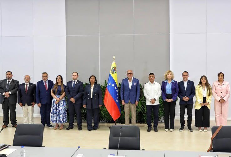 Mesa de negociación entre el oficialismo y la Asamblea Nacional de 2015 donde se exige anular los juicios sin defensa