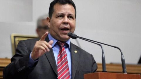 Ramón Flores Carrillo, director de la OIDH, propone la liberación de presos políticos ante la mesa de negociación