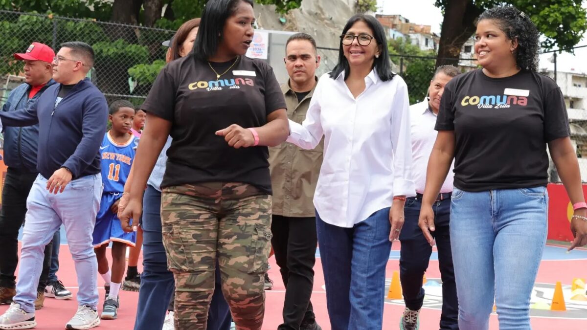 Delcy Rodríguez anuncia la Ley de la Economía Local en un encuentro con comunidades