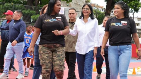 Delcy Rodríguez anuncia la Ley de la Economía Local en un encuentro con comunidades