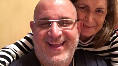 Hugo Marino, desaparecido desde 2019, junto a su madre, Beatriz Salas, en una foto difundida por su familia en X