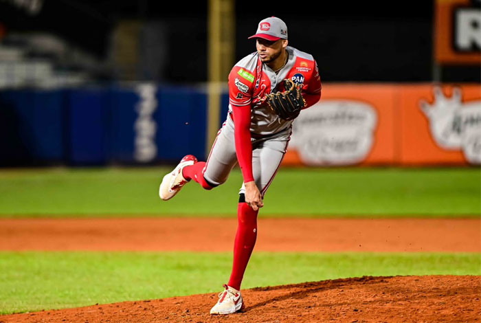 El duelo por la primera posición de la tabla de la Mastercard LVBP se lo llevó Cardenales de Lara. Los nuevos líderes derrotaron este sábado por 4-3 a los Tigres de Aragua