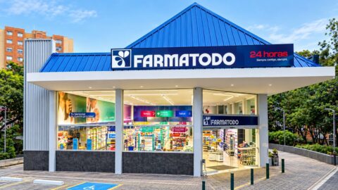 Fachada de una tienda Farmatodo en la urbanización Las Mercedes, en Caracas, donde un empleado fue agredido durante un reto viral