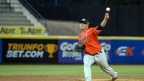 . Jonaiker Villalobos recibió tres incogibles con una carrera inmerecida, dos boletos y cuatro ponches ante 17 enemigos. Realizó 68 pitcheos con 44 en strike.