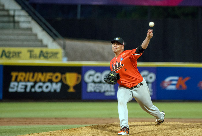. Jonaiker Villalobos recibió tres incogibles con una carrera inmerecida, dos boletos y cuatro ponches ante 17 enemigos. Realizó 68 pitcheos con 44 en strike.