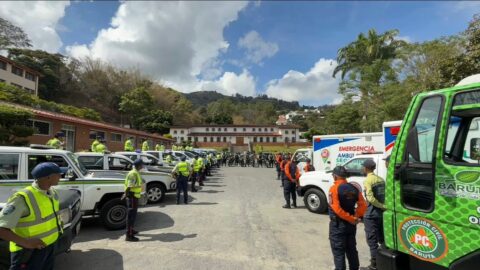 Estudiantes y vecinos durante un simulacro en Baruta, estado Miranda