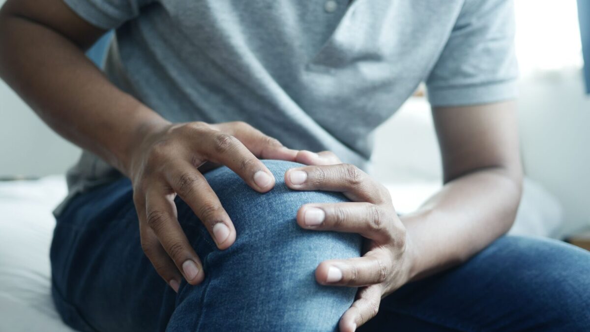 Rodilla con artrosis y desgaste de cartílago tratado en estudio de la revista Science