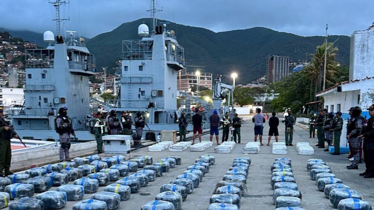 Fardos de cocaína y marihuana incautados por la GNB en el mar Caribe