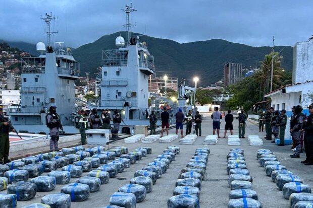 Fardos de cocaína y marihuana incautados por la GNB en el mar Caribe