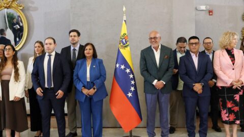 Jorge Rodríguez y Dinorah Figuera leyeron el acuerdo de la mesa de diálogo sobre inhabilitaciones políticas