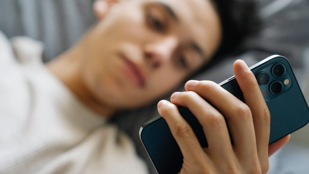 El psicólogo infantil Walter García, integrante del Servicio de Atención Psicológica Crecer sin Violencia de Cecodap, señaló que el 18% de los adolescentes que buscaron atención psicológica en ese periodo lo hizo por iniciativa propia, incluso mediante herramientas de inteligencia artificial.