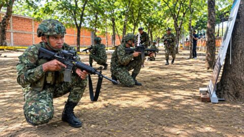 Pasadas las 7:00 de la noche de este jueves, 29 de octubre, comenzaron a llegar a Cúcuta los primeros uniformados de operaciones especiales urbanas, quienes se movilizaron en vehículos blindados del Ejército Nacional
