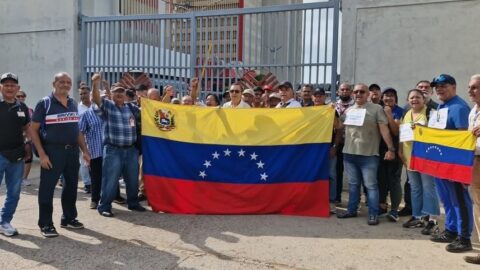 Jubilados y trabajadores de Pdvsa protestan frente a instalaciones petroleras en Zulia