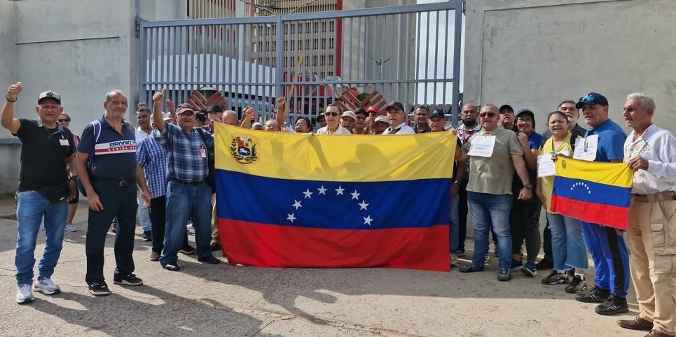Jubilados y trabajadores de Pdvsa protestan frente a instalaciones petroleras en Zulia