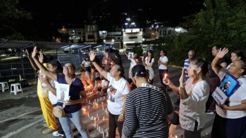• Familiares de presos políticos de El Rodeo I acampan frente a la cárcel en Guatire, Miranda