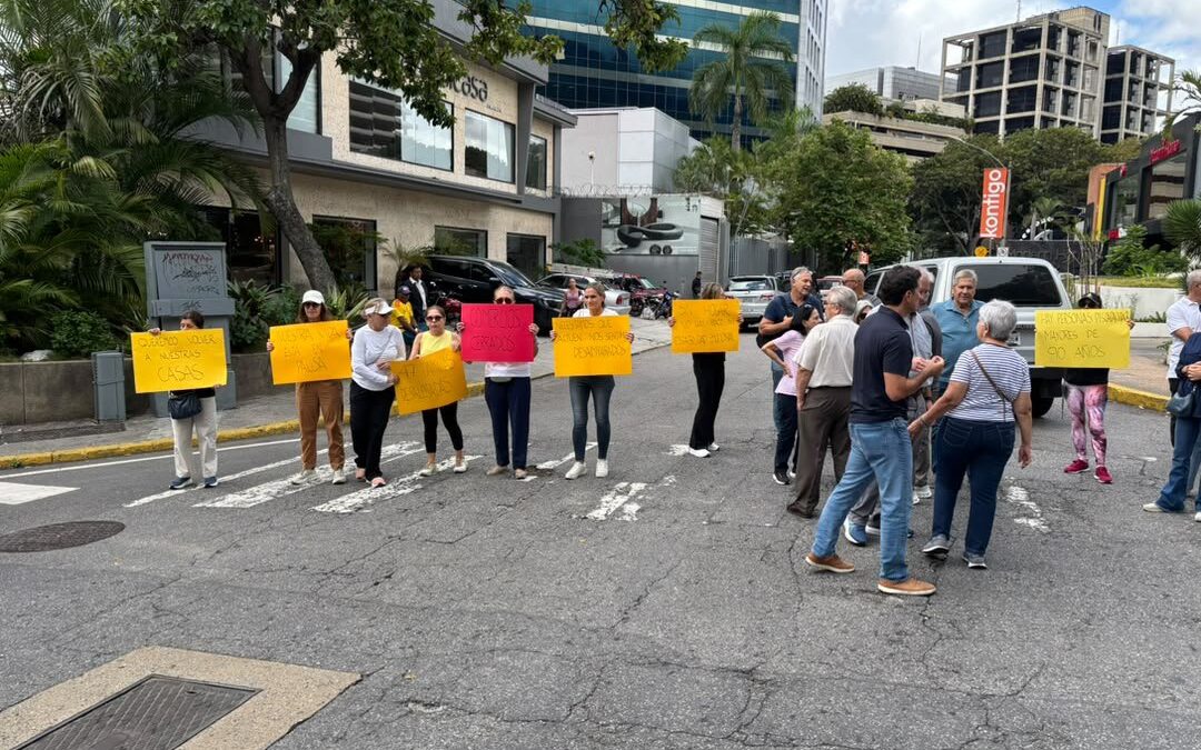 Protesta por la demolición del edificio San Felipe A en La Castellana