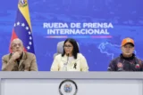 Jorge Rodríguez, Delcy Rodríguez y Diosdado Cabello en una rueda de prensa internacional en Caracas