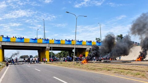 Trabajadores de la CVG trancan los accesos a Matanzas, en Ciudad Guayana